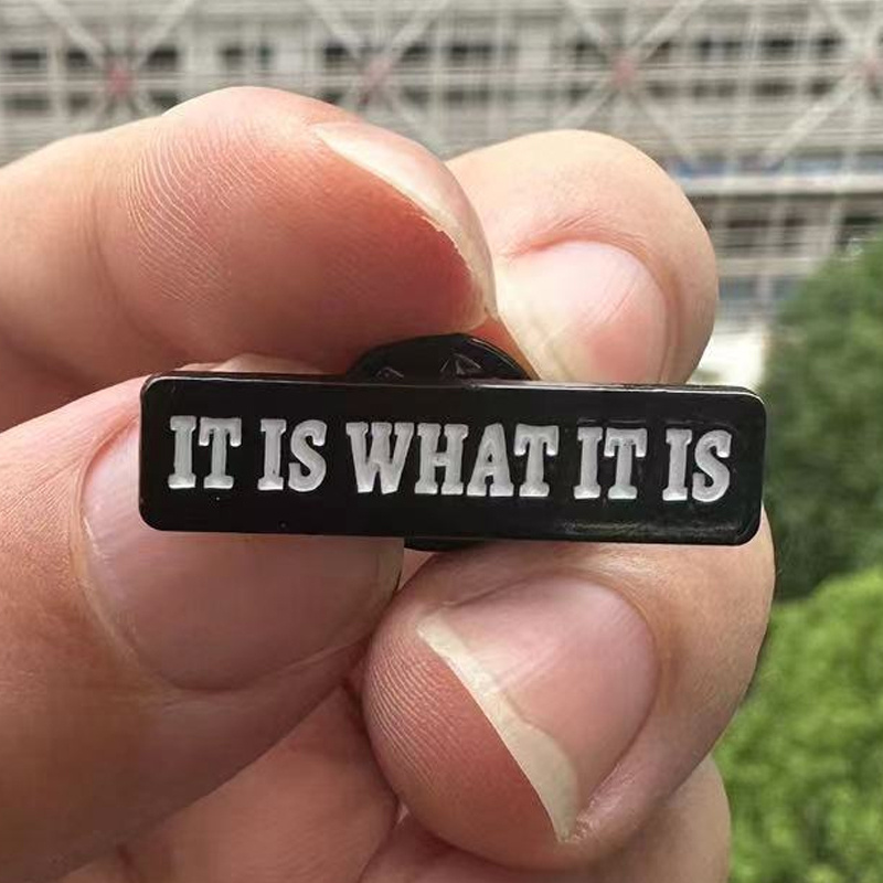 Embroidery Letter M - Брошь с надписью «It Is What