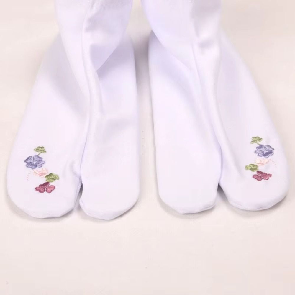 Embroidery On Socks - Носки с вышивкой в виде цветов,