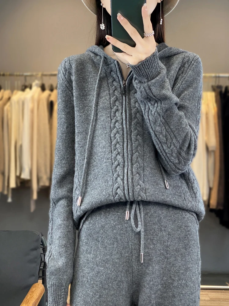 Embroidery Zip Up Hoodie - Женский комплект из 2 предметов: кардиган